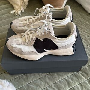 New Balance 327